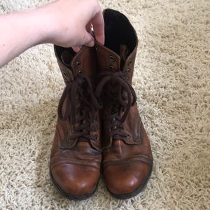 STEVE MADDEN DISTRESSED LACE UP BOOTS